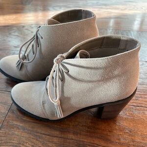 sz.9  Beige/Taupe booties by Restricted